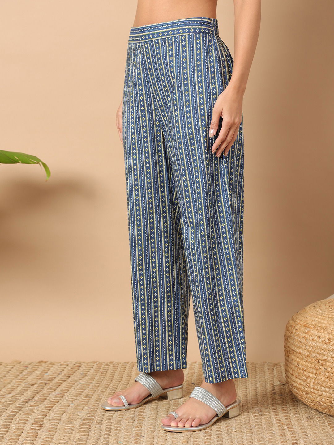 SET0131 Size Set V Neck Printed Cotton Kurti With Bottom Wholesale Shop In Surat